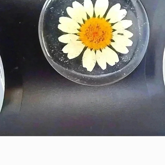 Silver Daisy Pendant Necklace - Picture 2 of 3